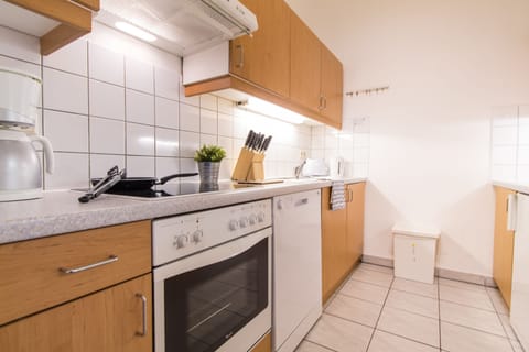 Basic Studio | Private kitchen | Full-size fridge, microwave, stovetop, dishwasher