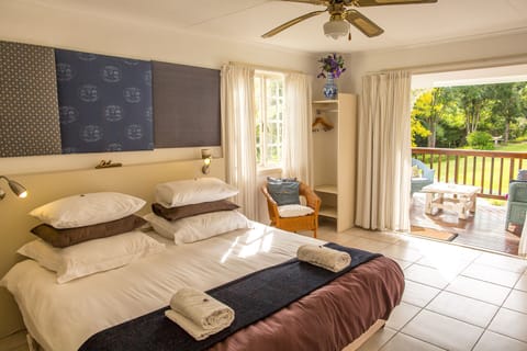 Luxury Self-Catering Garden COTTAGE 2  | Egyptian cotton sheets, premium bedding, in-room safe, desk