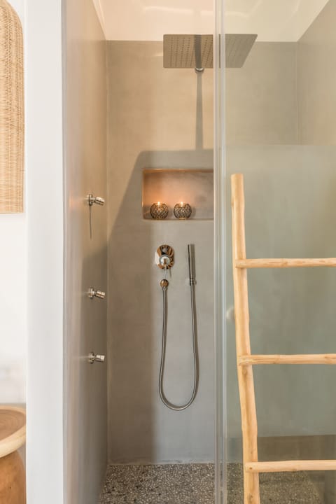 Grand Suite, Sea View | Bathroom | Shower, hydromassage showerhead, designer toiletries, hair dryer