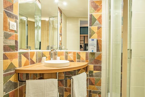 Shower, eco-friendly toiletries, hair dryer, towels