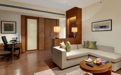 Suite (Garden) | Premium bedding, minibar, in-room safe, desk