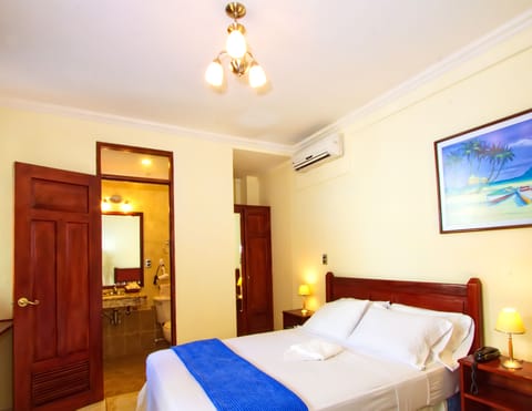 Basic Single Room, 1 Bedroom, Non Smoking | Premium bedding, down comforters, pillowtop beds, minibar