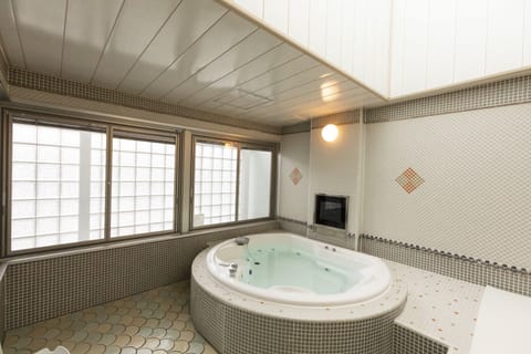 Deluxe Double Room | Jetted tub