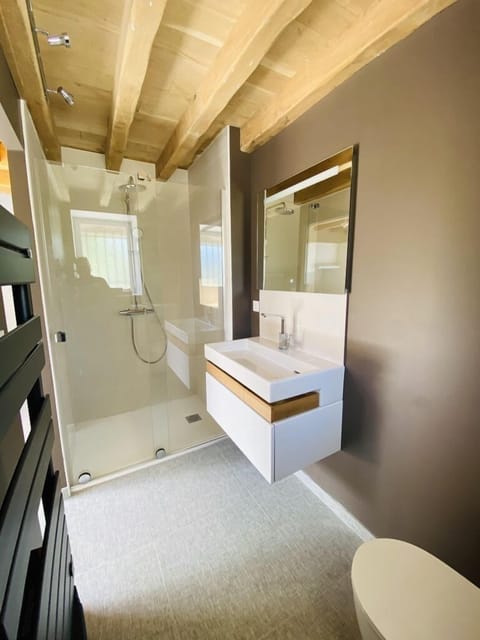 Exclusive Apartment | Bathroom | Towels