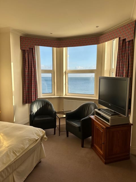 Luxury Double Sea View | In-room safe, desk, laptop workspace, blackout drapes