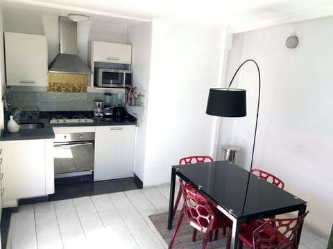 Panoramic Apartment | Private kitchen | Full-size fridge, microwave, oven, toaster