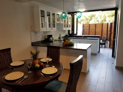 Open floor plan with a comfortable dining and kitchen area