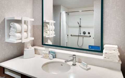 Room, 1 King Bed, Accessible, Bathtub | Bathroom | Designer toiletries, hair dryer, towels