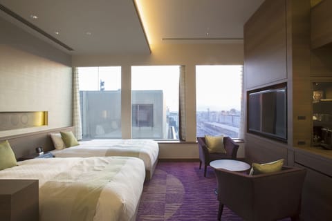 13th Floor Superior Deluxe Twin, Non Smoking | Down comforters, in-room safe, blackout drapes, free WiFi