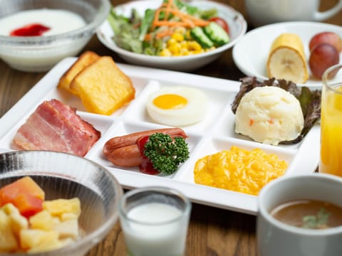 Daily buffet breakfast (JPY 1760 per person)