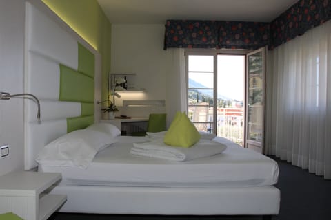 Standard Room, Balcony, Mountain View | Hypo-allergenic bedding, memory foam beds, in-room safe, desk