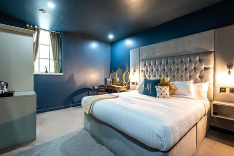 King Room (Basement) | Premium bedding, down comforters, memory foam beds, free minibar items