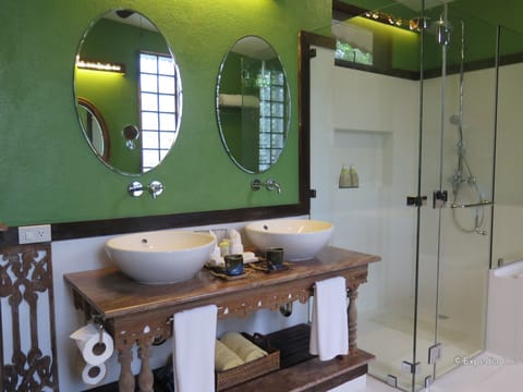 Bohol House (Pool Villa) | Bathroom sink