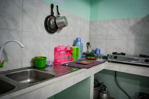 Family House | Private kitchenette | Full-size fridge, stovetop, dishwasher, rice cooker