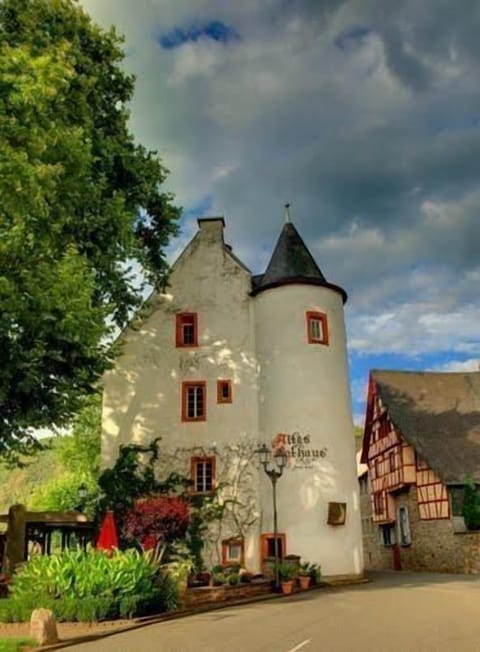 Area that directly surrounds the property