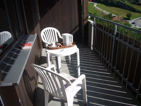 Dining table on the balcony 