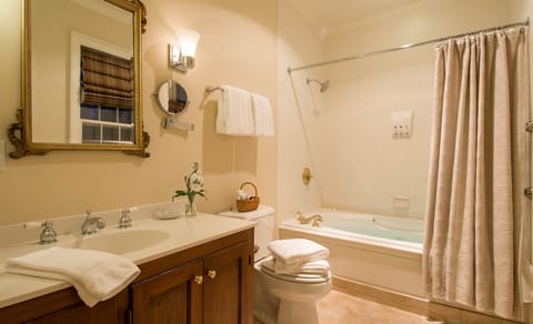 46 - Gladstone Room | Bathroom | Free toiletries, hair dryer, bathrobes, towels