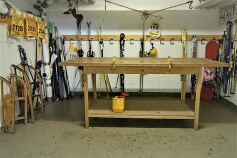 Space for skis, snowboards, sledges, bicycles, pushchairs in the adjoining room Cupboards for shoes.