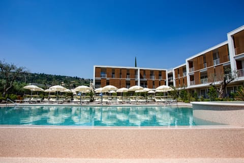 Seasonal outdoor pool, pool umbrellas, sun loungers