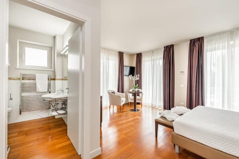 1 bedroom, in-room safe, blackout drapes, soundproofing
