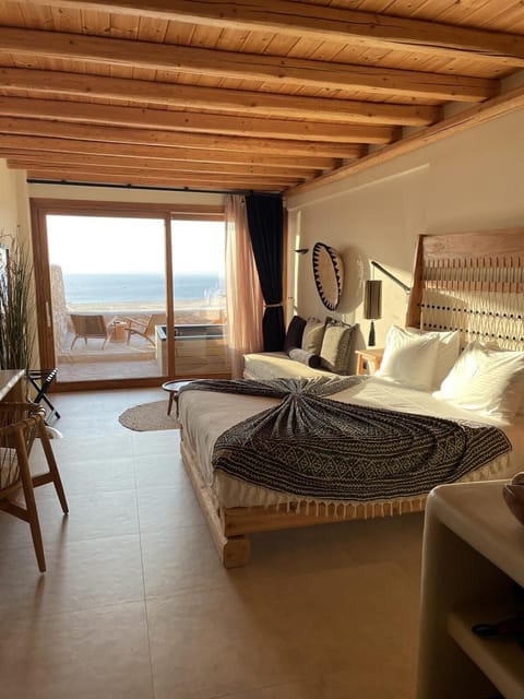 Cave Suite, Sea View, Outdoor Jetted Tub | Egyptian cotton sheets, premium bedding, down comforters, pillowtop beds