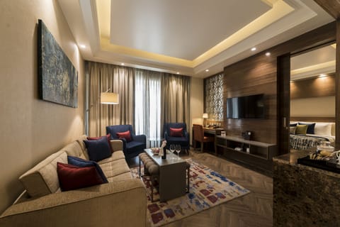 Executive Suite, 1 Queen Bed | Living area | LCD TV