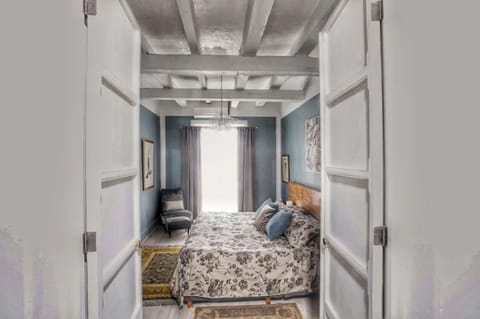 Egyptian cotton sheets, Tempur-Pedic beds, in-room safe