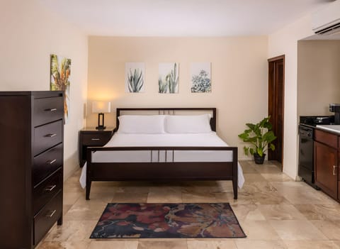 Caribe Tropical Garden Suite | Premium bedding, in-room safe, individually decorated