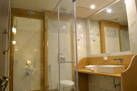 Junior Suite, 1 Bedroom, Courtyard View, Courtyard Area | Bathroom | Shower, eco-friendly toiletries, hair dryer, slippers