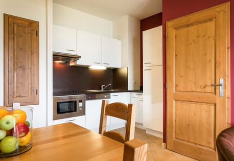 Tuck into a great snack you’ve prepared in your kitchenette.