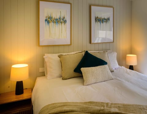 Harbour View Two Bedroom Apartment | Premium bedding, individually decorated, free WiFi, bed sheets