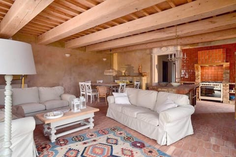 TUSCANY FOREVER RESIDENCE VILLA II L’ALLEGRIA GROUND FLOOR APARTMENT  4 bedrooms, 2 bathrooms