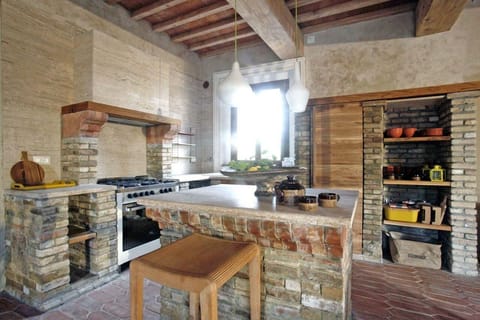 TUSCANY FOREVER RESIDENCE VILLA V VOLTERRA GROUND FLOOR APARTMENT
WE KNOW WHERE HAPPY KIDS ARE !