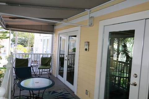 Back canopied deck