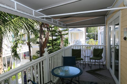 Back canopied deck