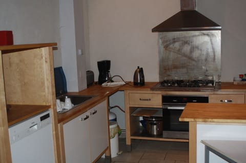 Shared Dormitory (La Bergerie) | Private kitchen