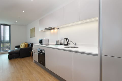 Apartment, 1 Bedroom (Sleeps 2) | Private kitchenette | Fridge, microwave, oven, stovetop