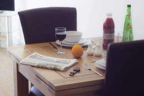 Apartment, 2 Bedrooms (Sleeps 4) | In-room dining