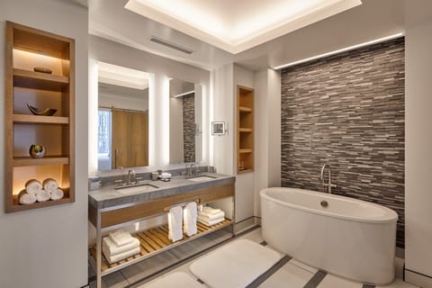 Vice Presidential Suite | Bathroom | Shower, free toiletries, hair dryer, bathrobes