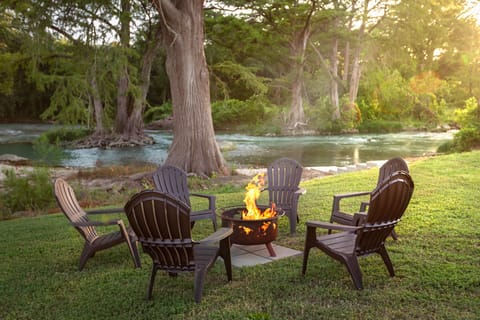 Riverside firepit