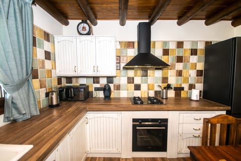 Enjoy the kitchen of this villa in Alhaurín el Grande