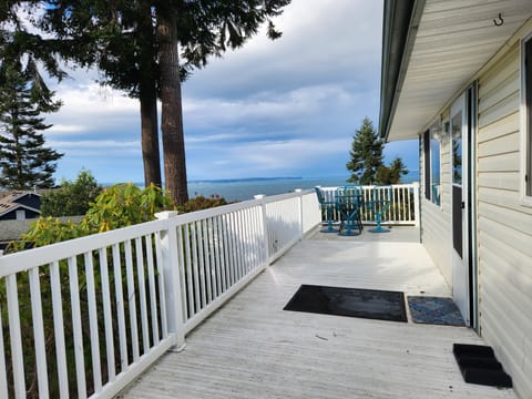 Wrap-around deck is fully enclosed 