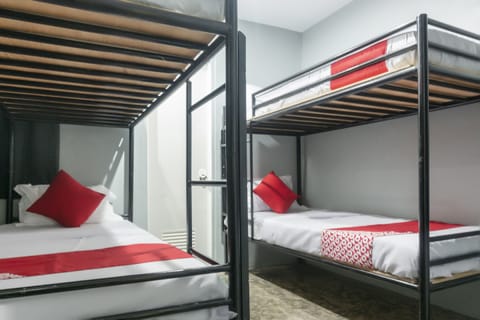 Standard Bunk 4 Bed | Free WiFi, bed sheets