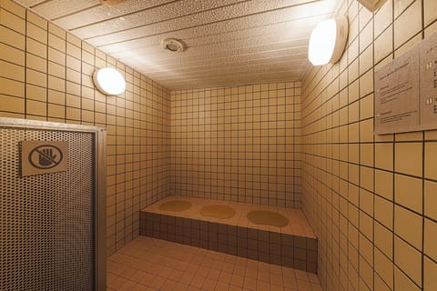 Sauna, steam room