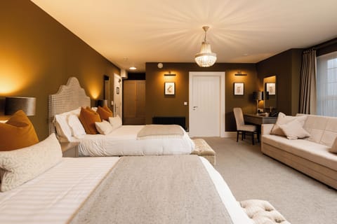 Family Room | Egyptian cotton sheets, premium bedding, pillowtop beds