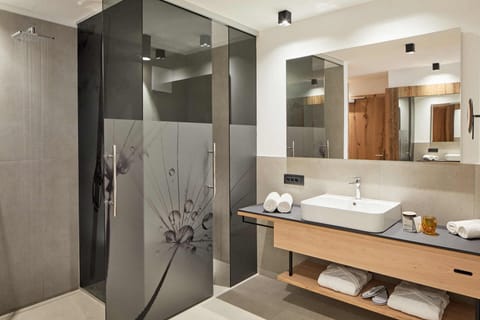 Daonella- Junior suite | In-room safe, blackout drapes, free WiFi, bed sheets