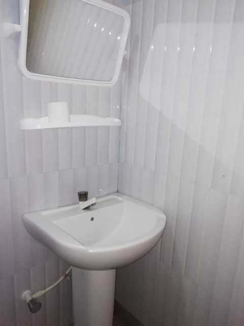 Standard Room, 1 Double Bed | Bathroom | Shower, rainfall showerhead, free toiletries