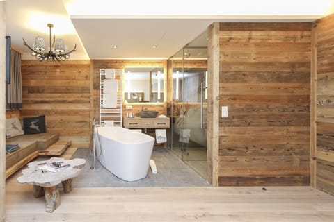 Superior Double Room, Balcony, Mountain View | Deep soaking bathtub