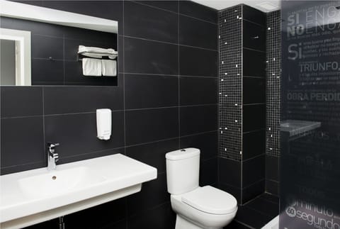 Superior Double Room | Bathroom shower