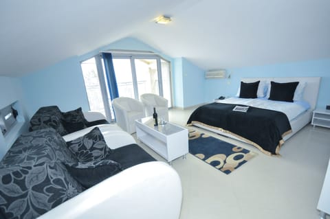 Comfort Triple Room, Sea View | Minibar, in-room safe, individually decorated, individually furnished